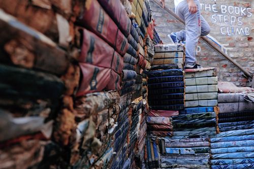 La scalinata di libri della libreria Acqua Alta